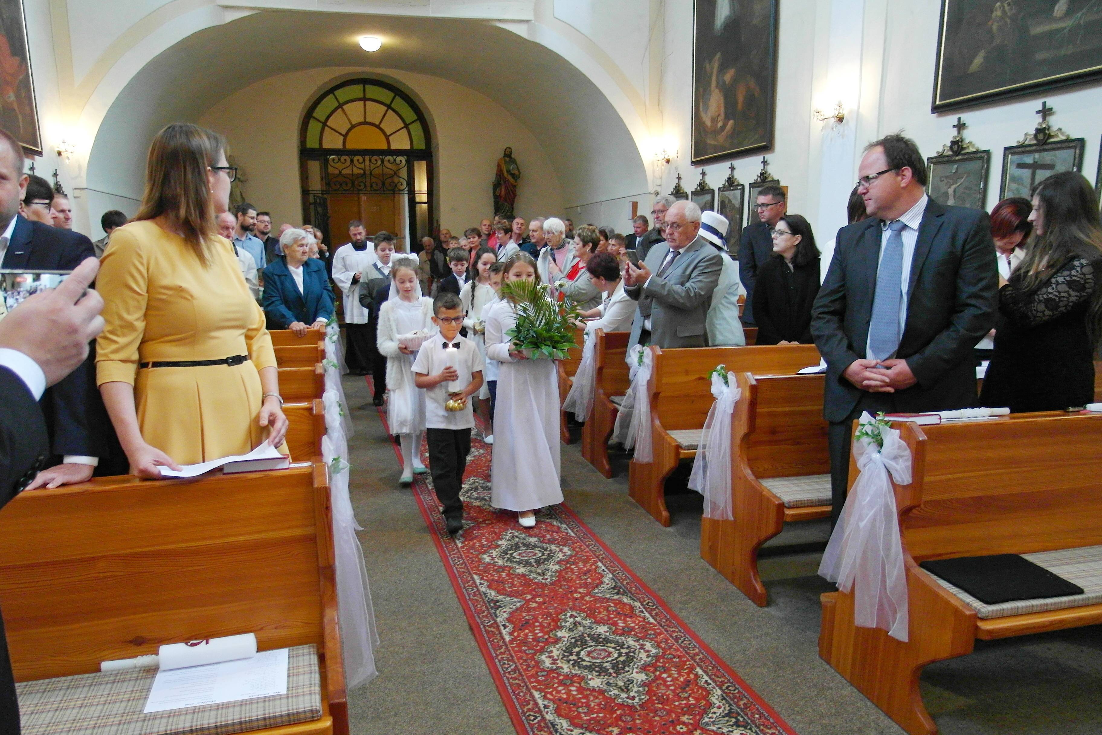 První svaté přijímání 2024 - fotografie 17