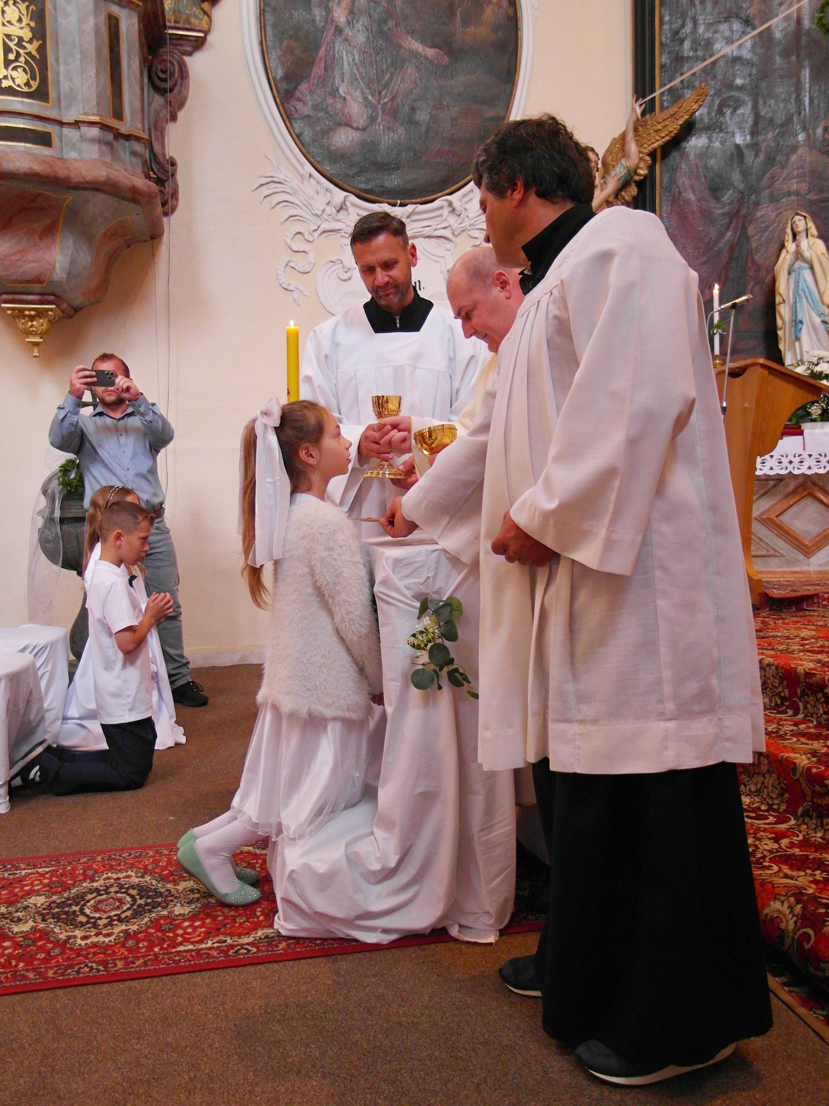 První svaté přijímání 2024 - fotografie 48