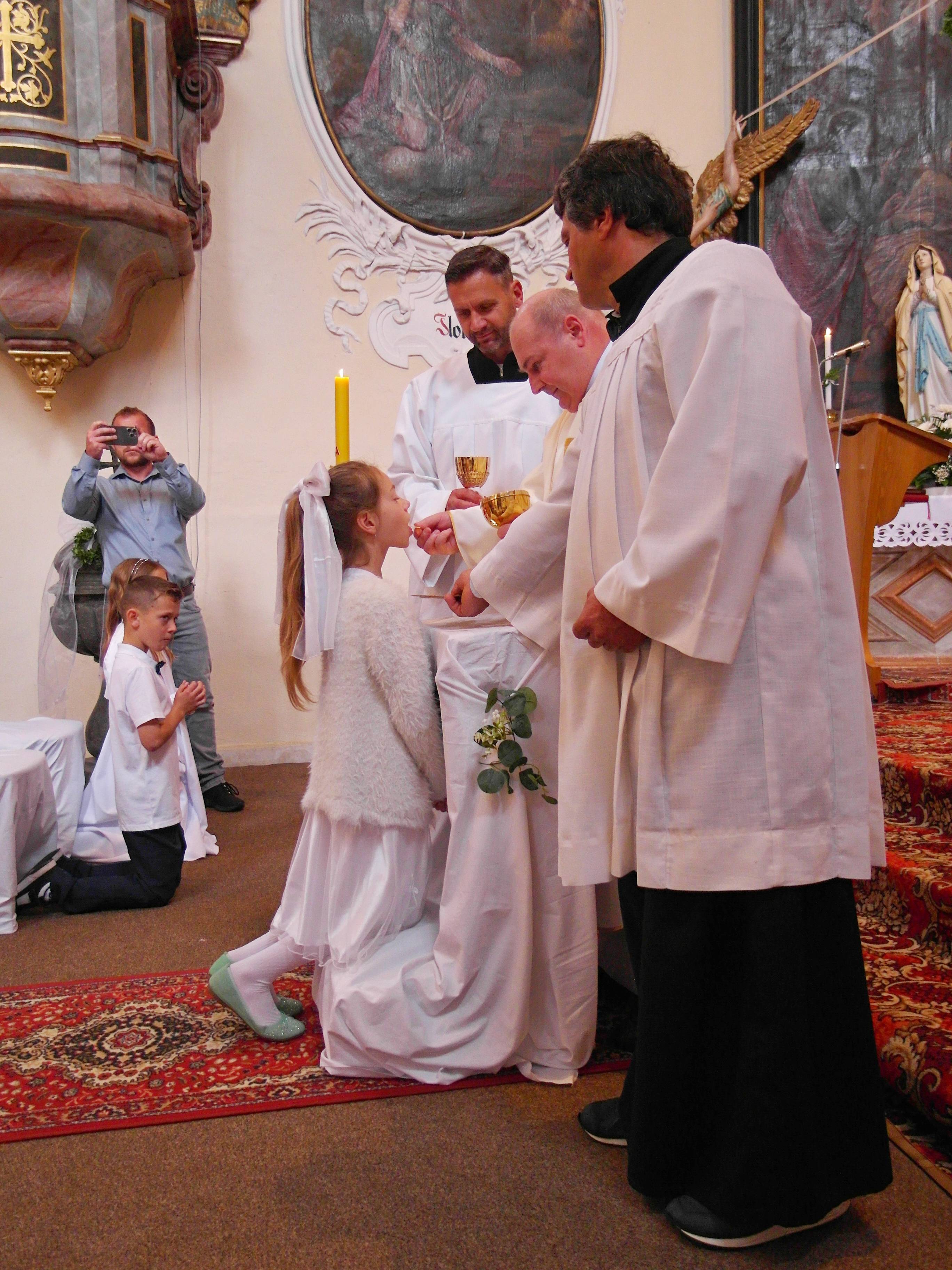 První svaté přijímání 2024 - fotografie 49