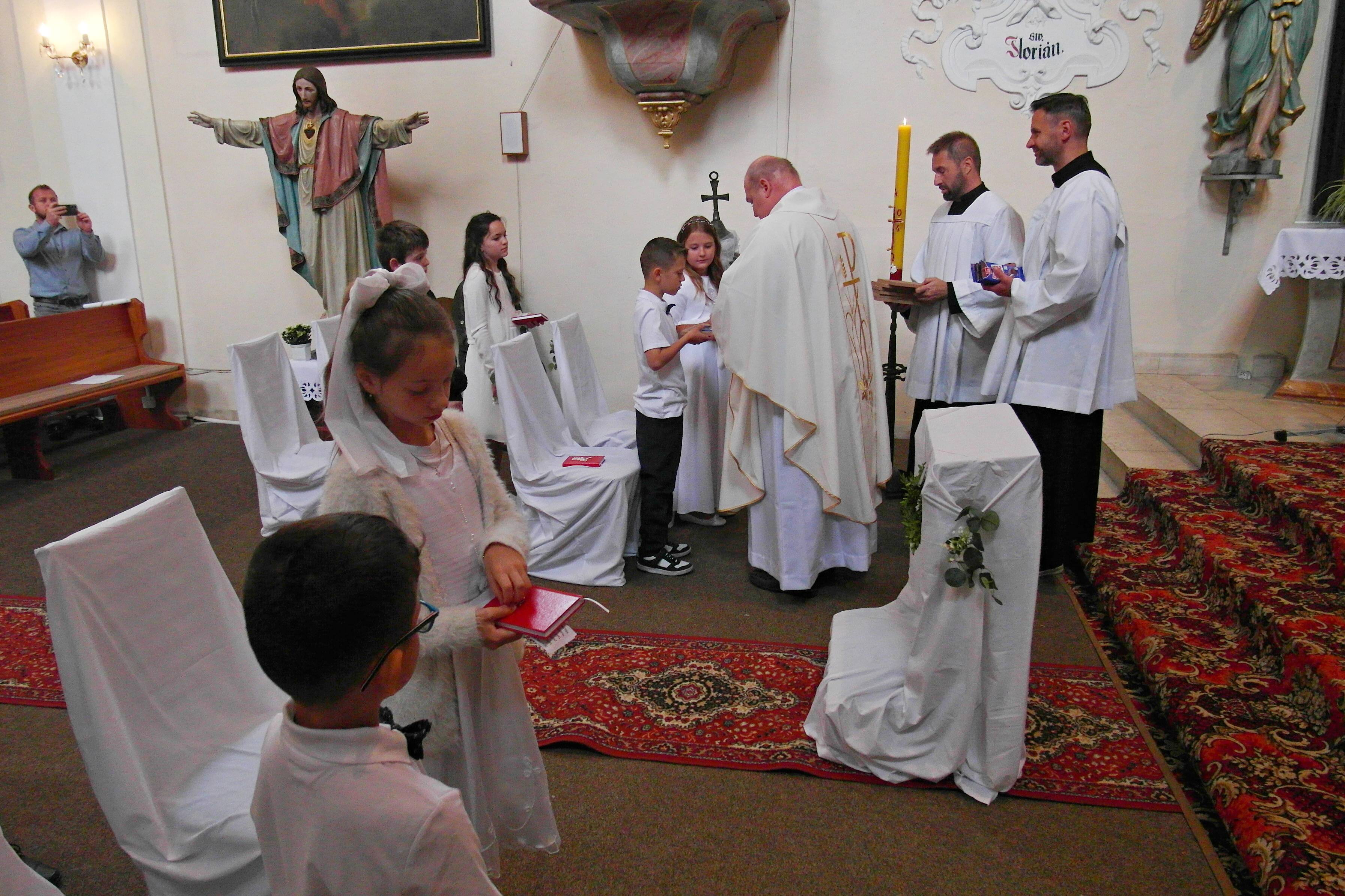 První svaté přijímání 2024 - fotografie 63