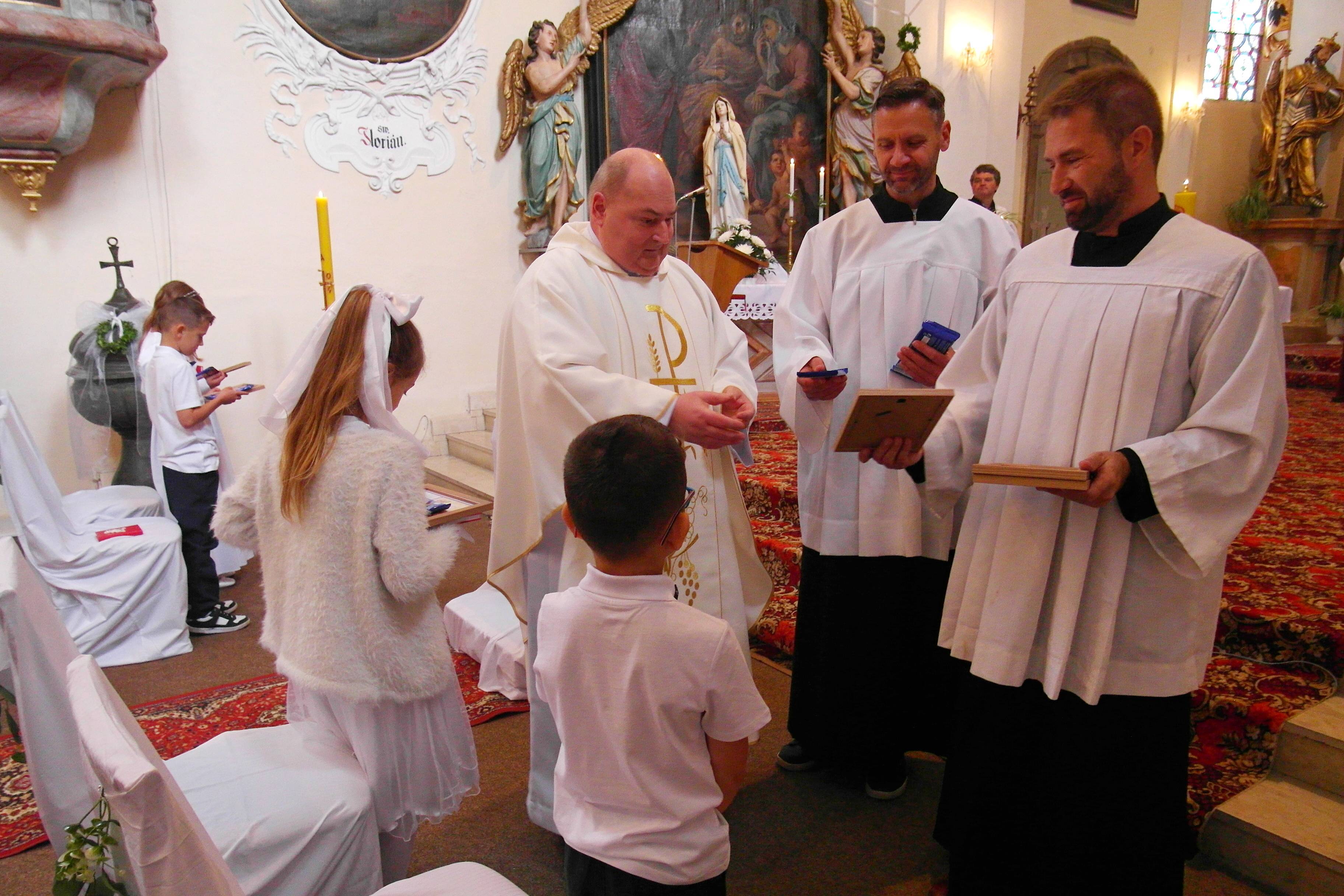 První svaté přijímání 2024 - fotografie 65