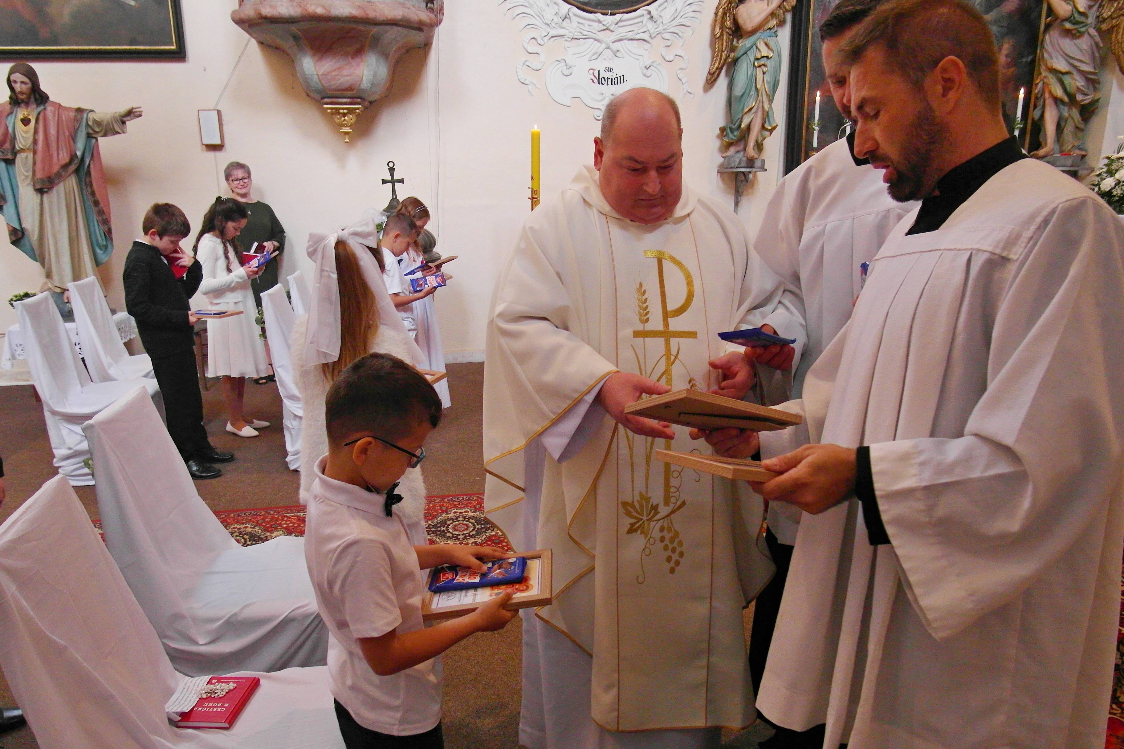 První svaté přijímání 2024 - fotografie 67