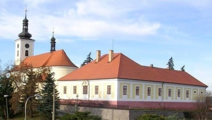 Kostel Hrochův Týnec